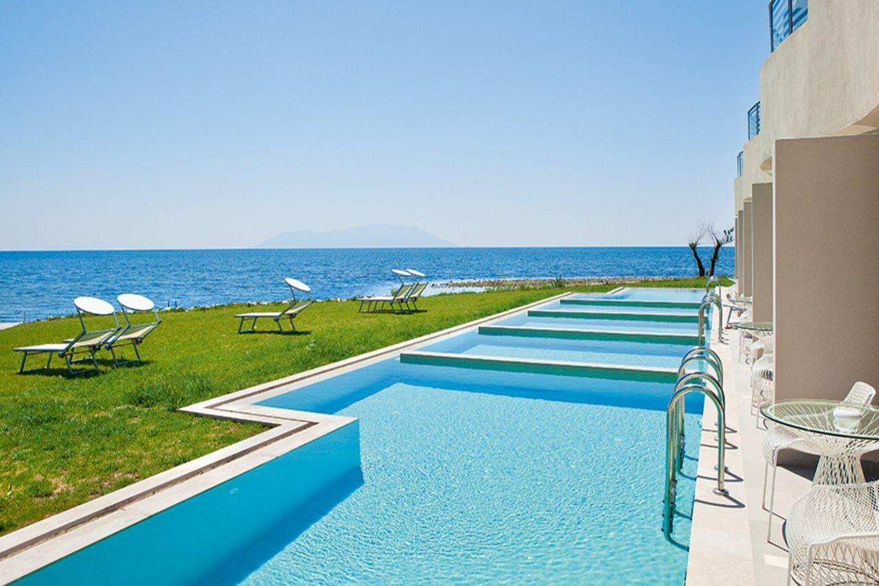 Grecotel Astir Palace Alexandroúpoli Extérieur photo The swimming pool at the hotel
